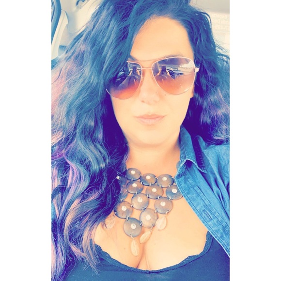 Meet your Posher, Tami - Picture 1 of 2